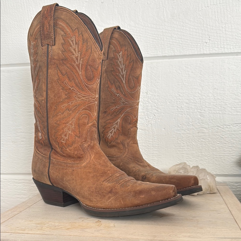 Justin Boots with Western Design and Pointed Toe 9